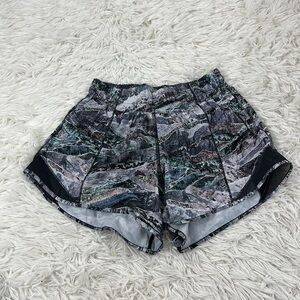 Lululemon Hotty Hot Short II *Long 4" Springscape Multi / Obsidian